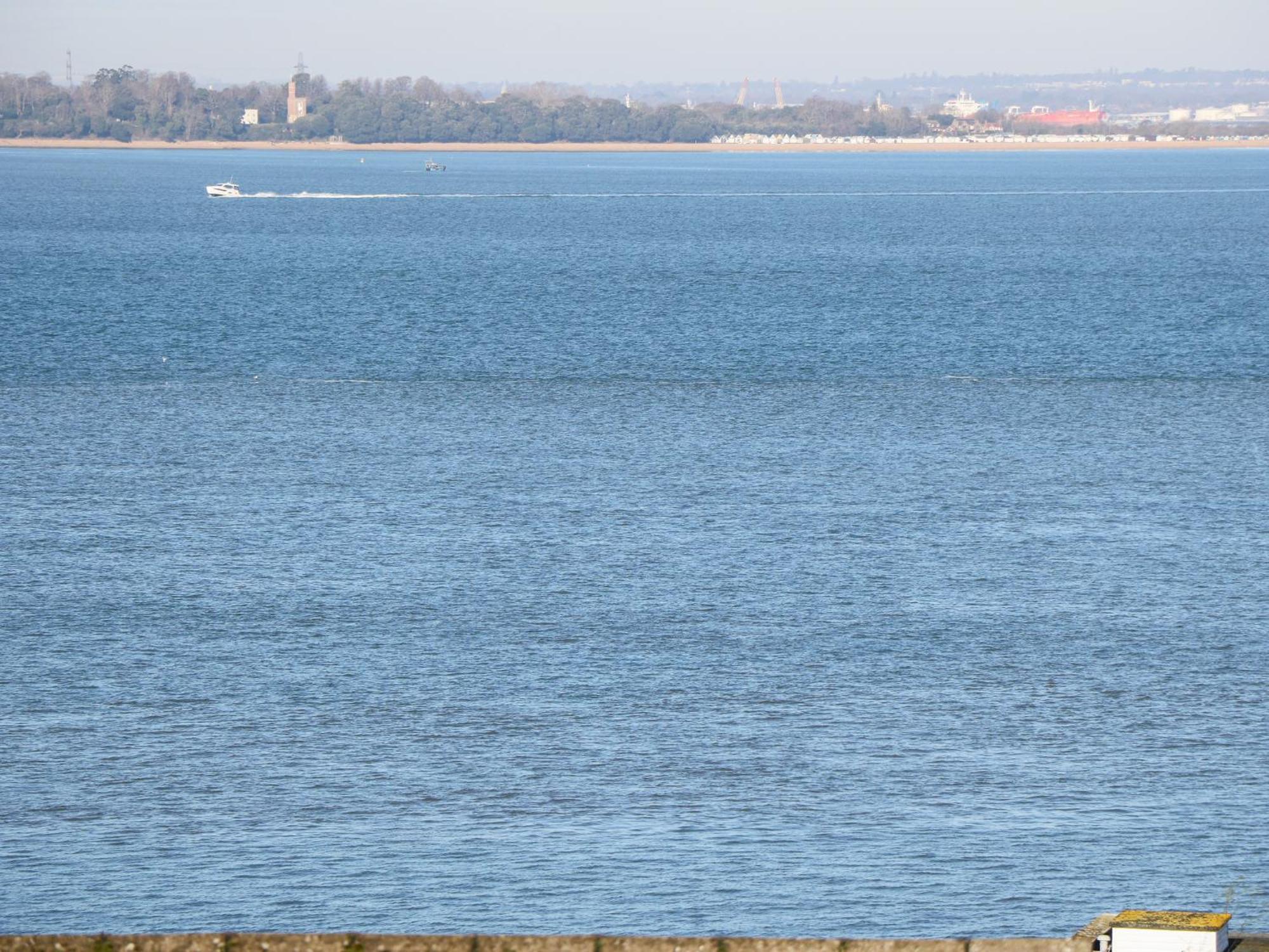High Tide Villa Cowes  Exteriör bild